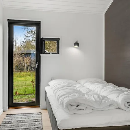 Awesome Home In Hadsund With Wifi